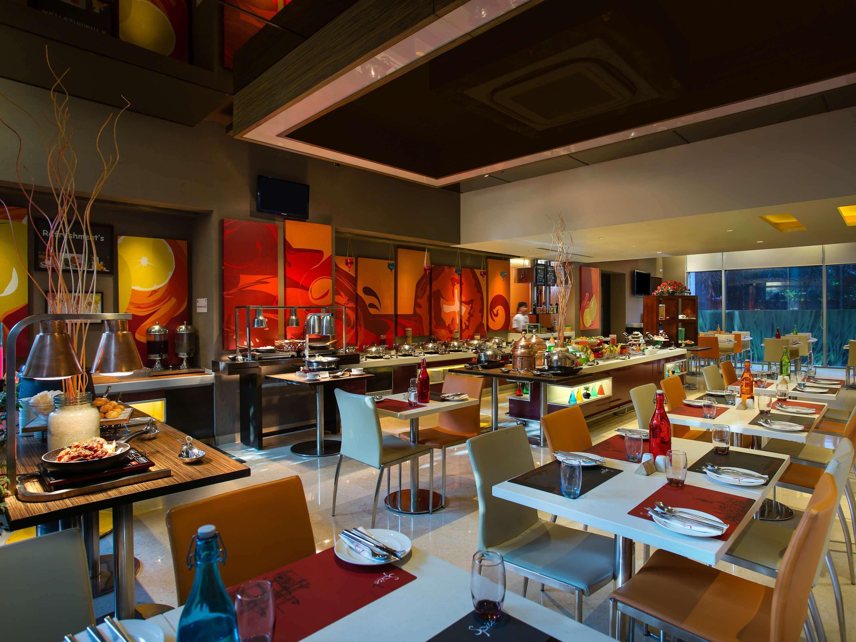 होटल Ibis Airport - An Accor Brand 3*