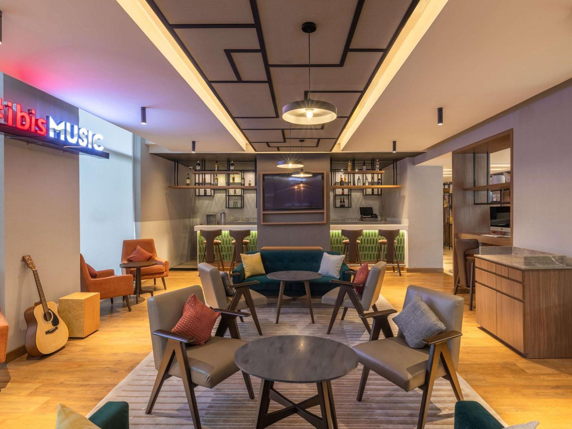 होटल Ibis Airport - An Accor Brand 3*