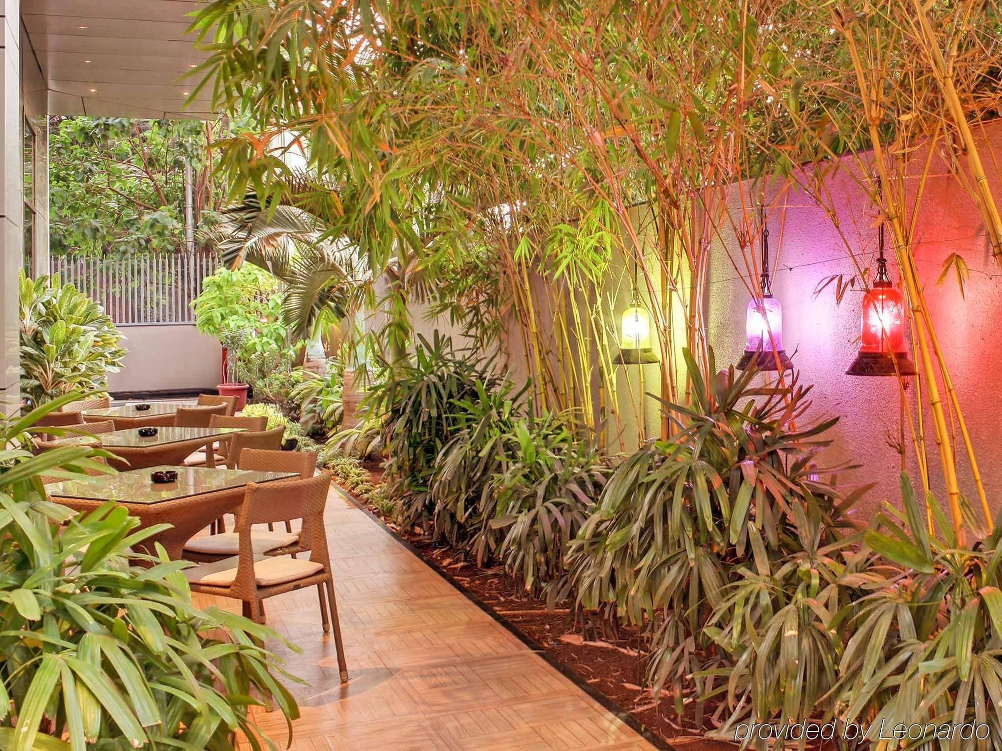होटल Ibis Airport - An Accor Brand