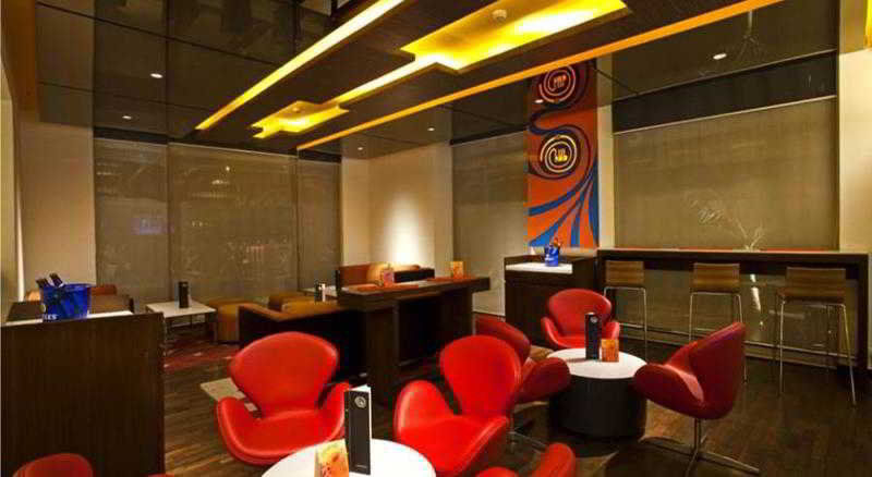 होटल Ibis Airport - An Accor Brand