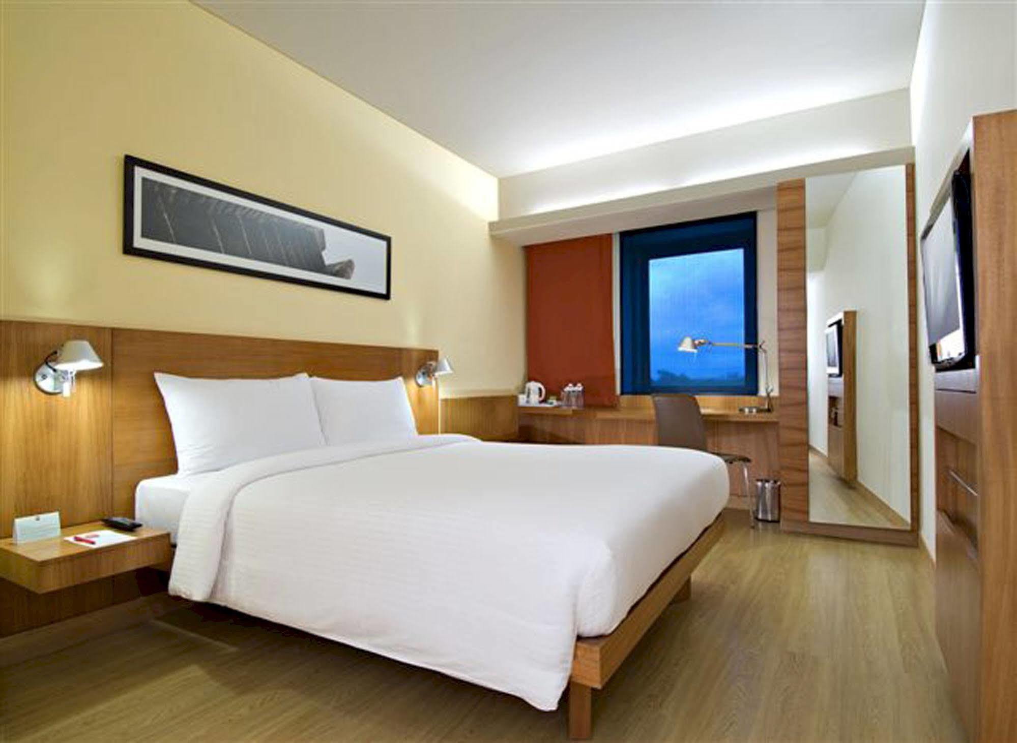 होटल Ibis Airport - An Accor Brand Mumbai